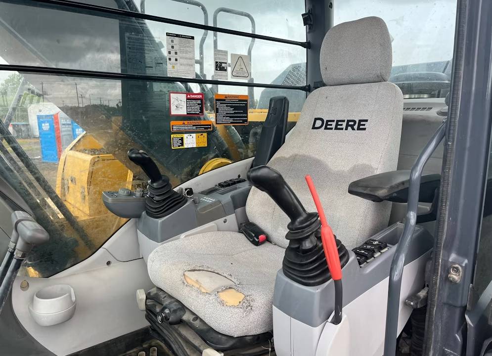 
								2018 John Deere 210G LC Excavator Enclosed Cab Steel Track Aux full									