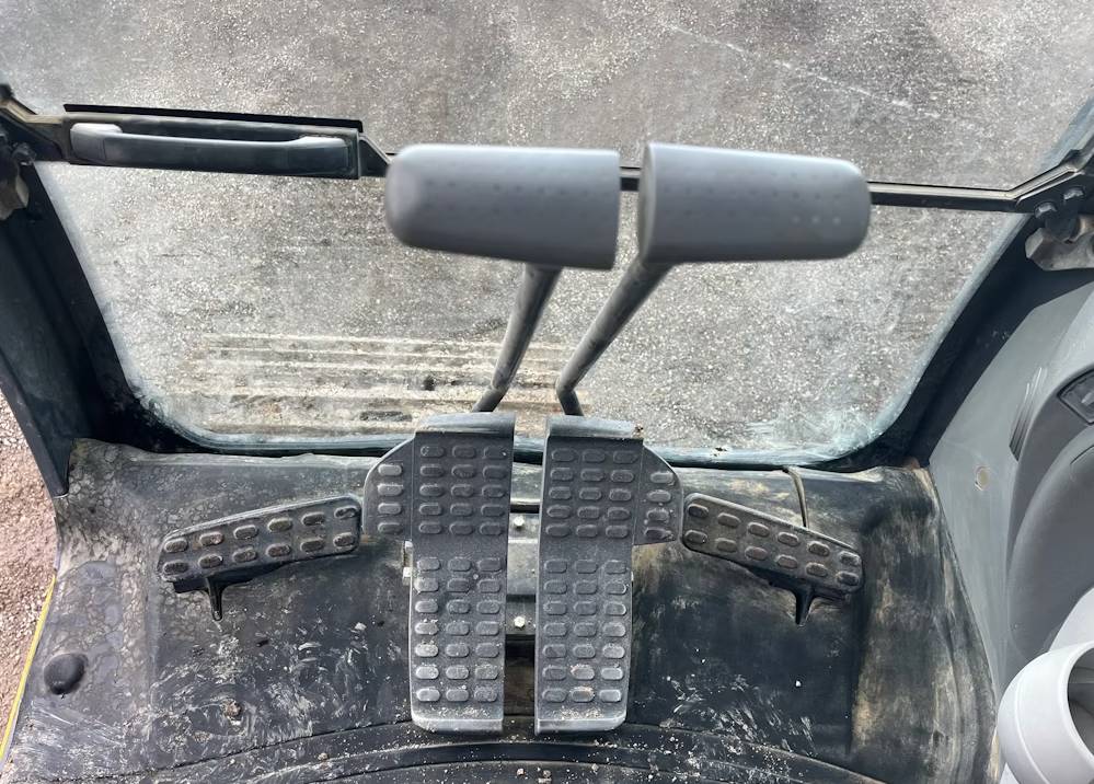 
								2018 John Deere 210G LC Excavator Enclosed Cab Steel Track Aux full									