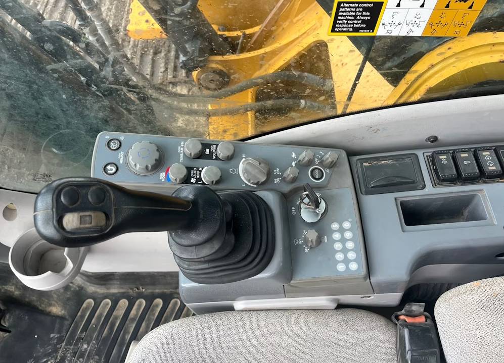 
								2018 John Deere 210G LC Excavator Enclosed Cab Steel Track Aux full									